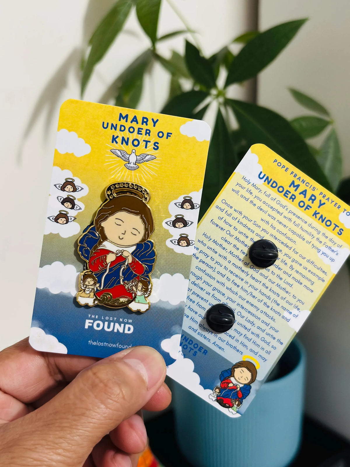 Mary Undoer of Knots Pin